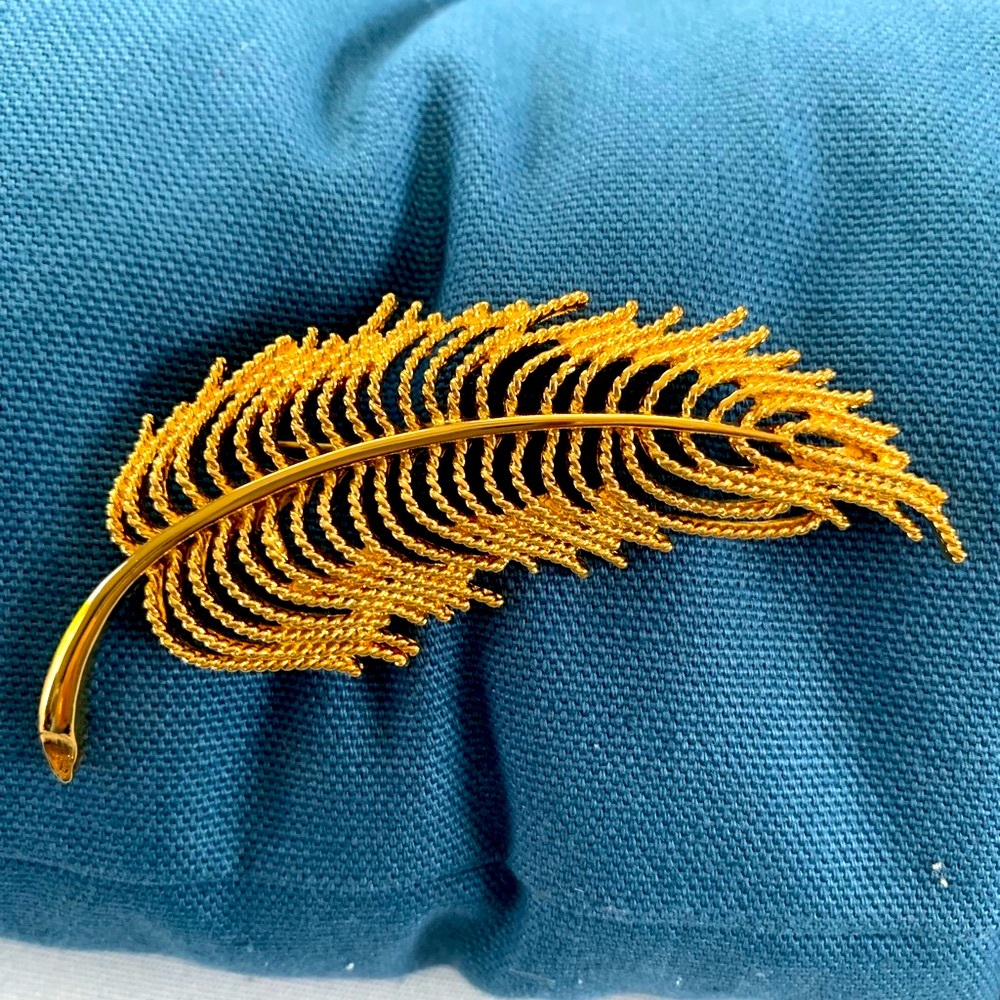 Vintage Monet Brooch - Picture 3 of 7